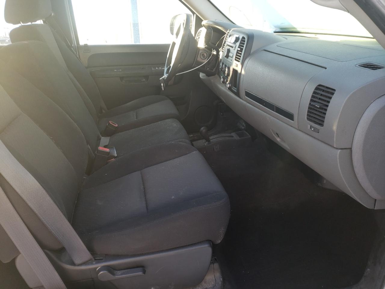 Photo 5 from auction – 2011 CHEVROLET SILVERADO with VIN 1GCRKREA7BZ131545