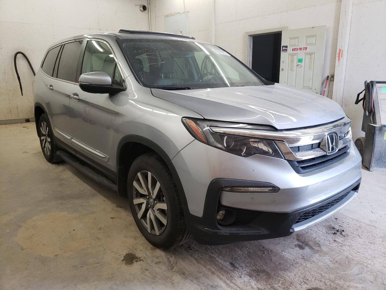 HONDA PILOT EXL 2019 with VIN 5FNYF6H53KB006903 - Photo from auction