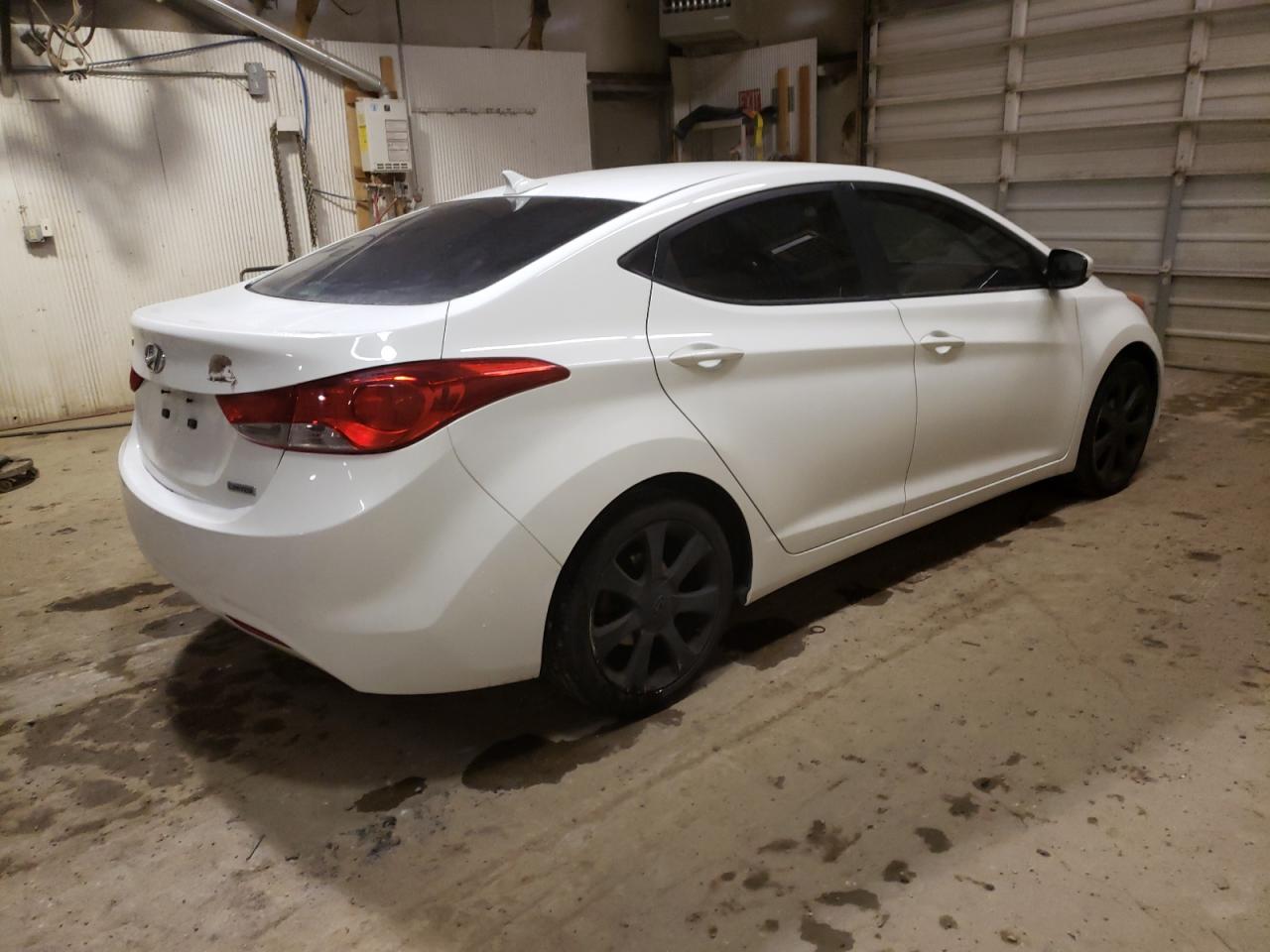 Photo 4 from auction – 2012 HYUNDAI ELANTRA GL with VIN 5NPDH4AE2CH106775