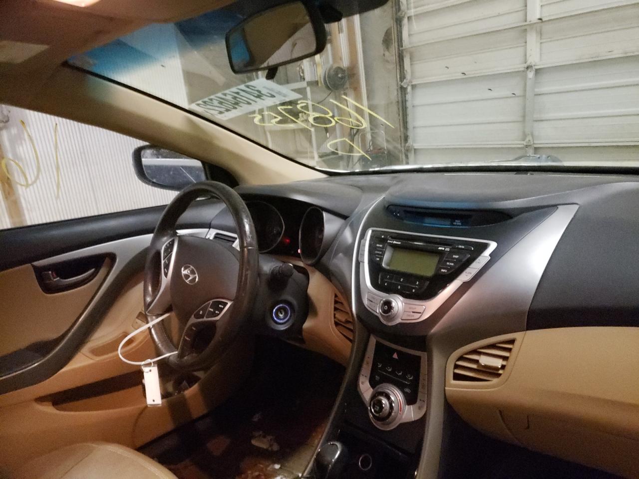Photo 9 from auction – 2012 HYUNDAI ELANTRA GL with VIN 5NPDH4AE2CH106775