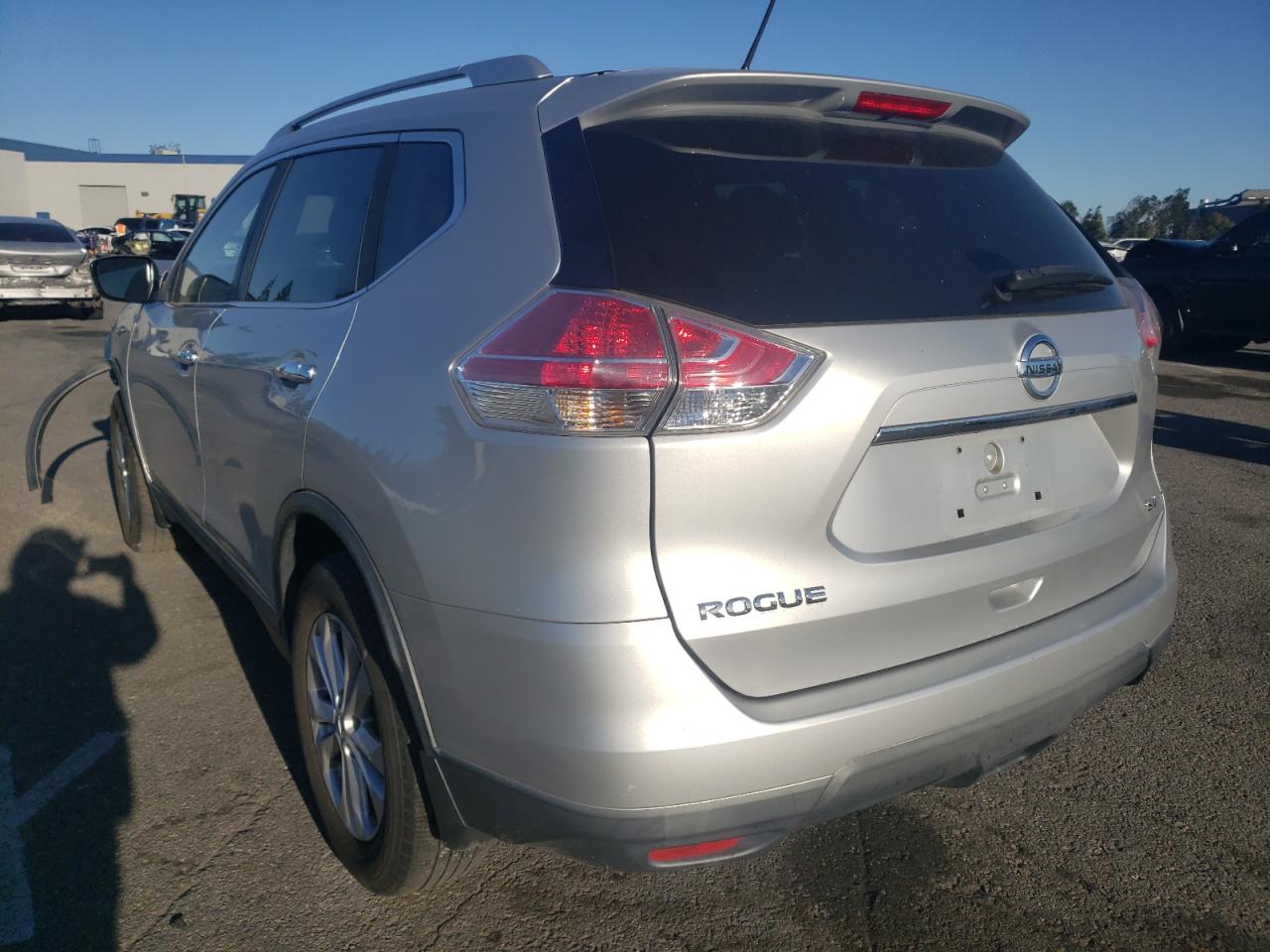 Photo 3 from auction – 2016 NISSAN ROGUE S with VIN KNMAT2MT1GP708772
