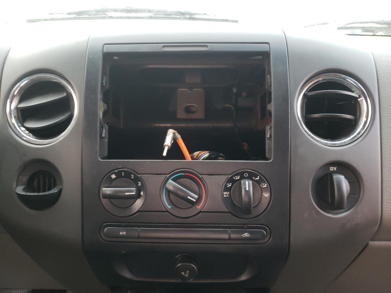 Photo 9 from auction – 2004 FORD F150 with VIN 1FTRX12W24NA15960