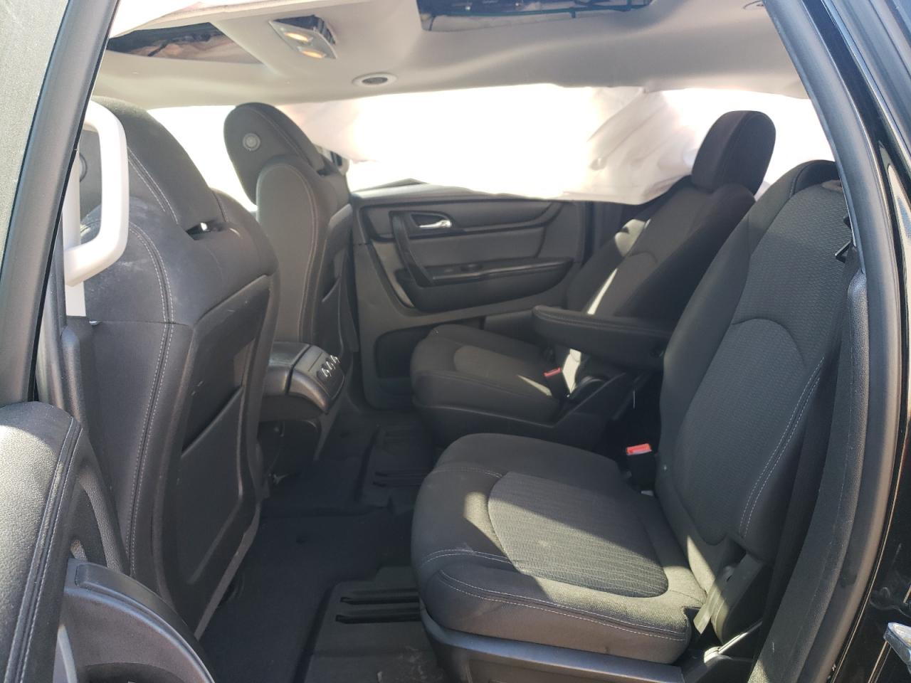 Photo 6 from auction – 2017 CHEVROLET TRAVERSE L with VIN 1GNKRGKD4HJ232623