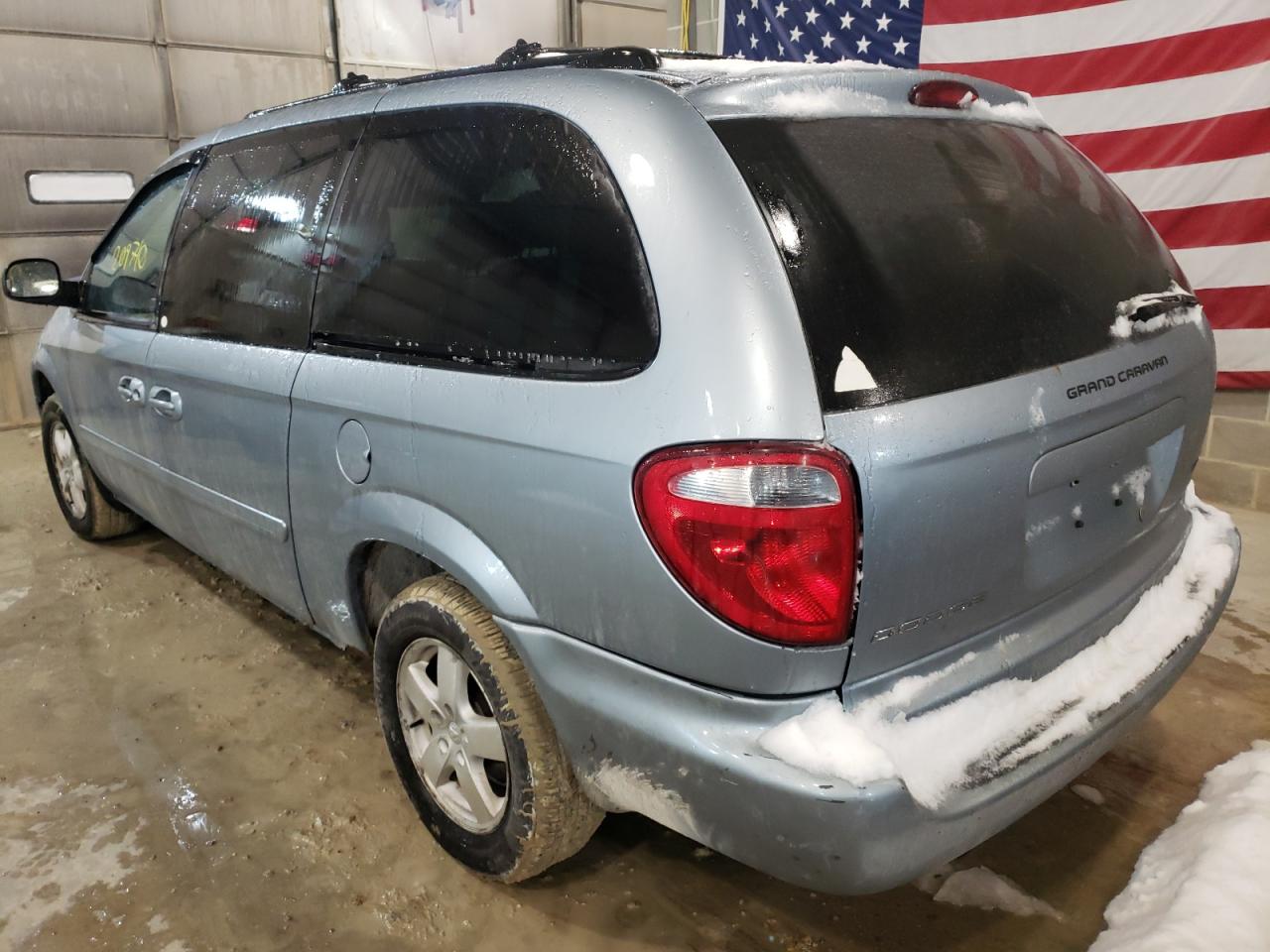 Photo 3 from auction – 2005 DODGE GRAND CARA with VIN 2D4GP44L85R477376