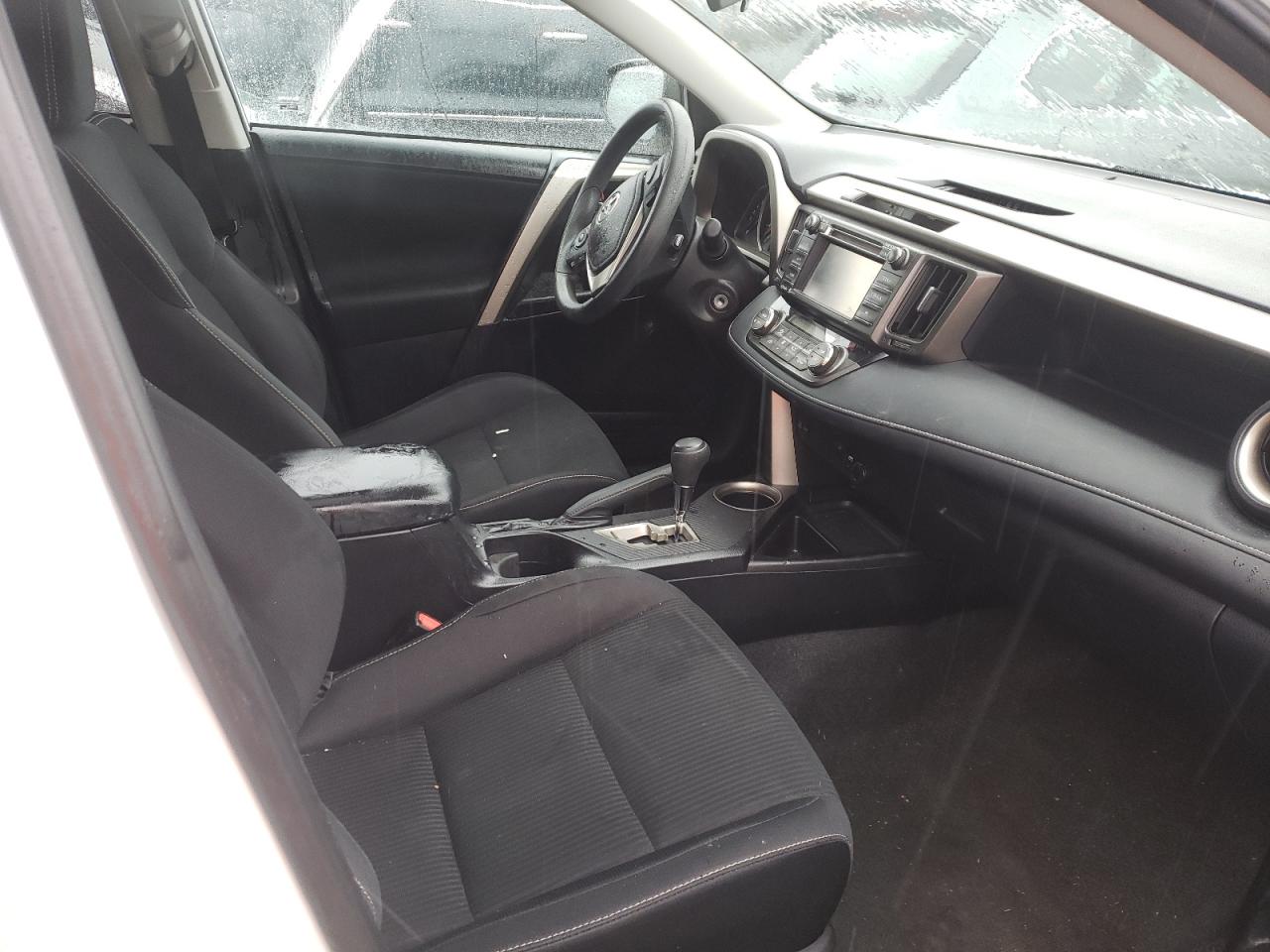 Photo 5 from auction – 2015 TOYOTA RAV4 XLE with VIN 2T3WFREV4FW168620