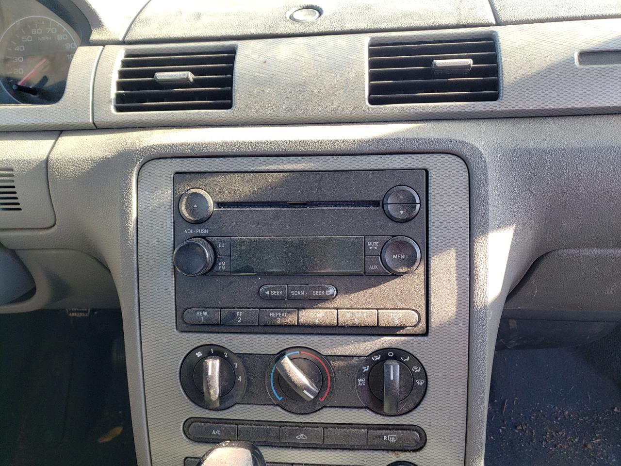 Photo 9 from auction – 2005 FORD FIVE HUNDR with VIN 1FAFP26135G126827
