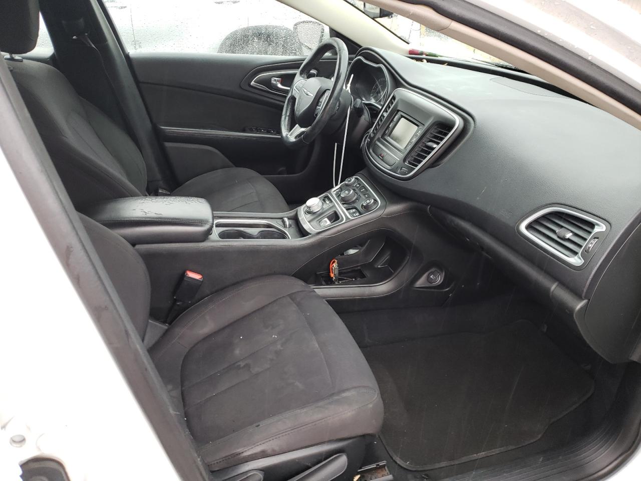 Photo 5 from auction – 2015 CHRYSLER 200 LIMITE with VIN 1C3CCCAB0FN608493