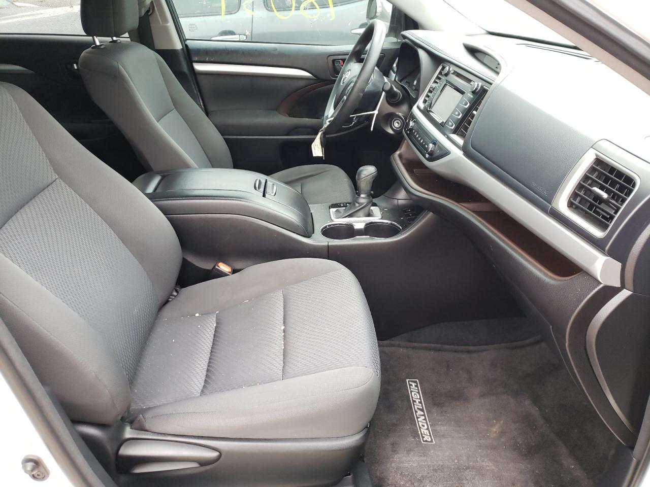 Photo 5 from auction – 2017 TOYOTA HIGHLANDER with VIN 5TDZARFH5HS025491