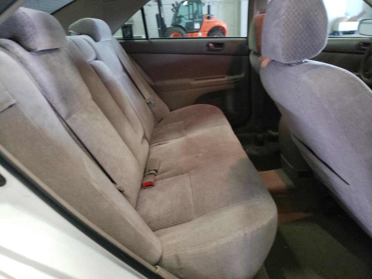 Photo 6 from auction – 2003 TOYOTA CAMRY LE with VIN 4T1BE32K33U181551