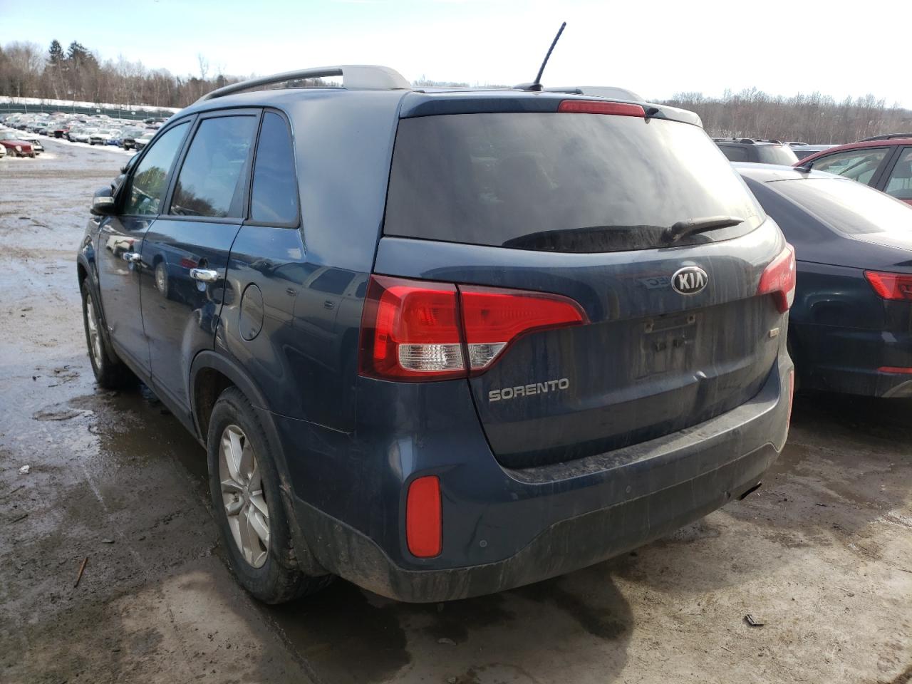 Photo 3 from auction – 2015 KIA SORENTO LX with VIN 5XYKTCA65FG605476