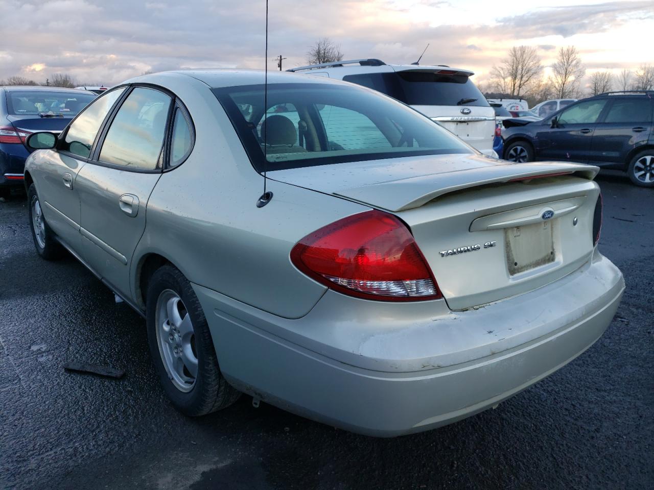 Photo 3 from auction – 2006 FORD TAURUS SE with VIN 1FAFP53U46A121690