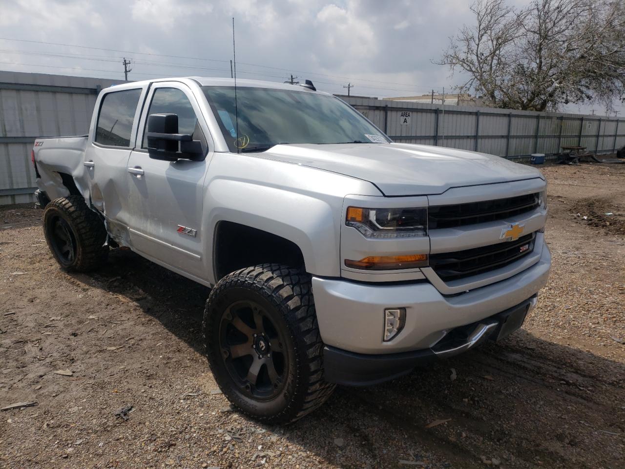 CHEVROLET SILVERADO 2018 with VIN 3GCUKREC1JG449476 - Photo from auction
