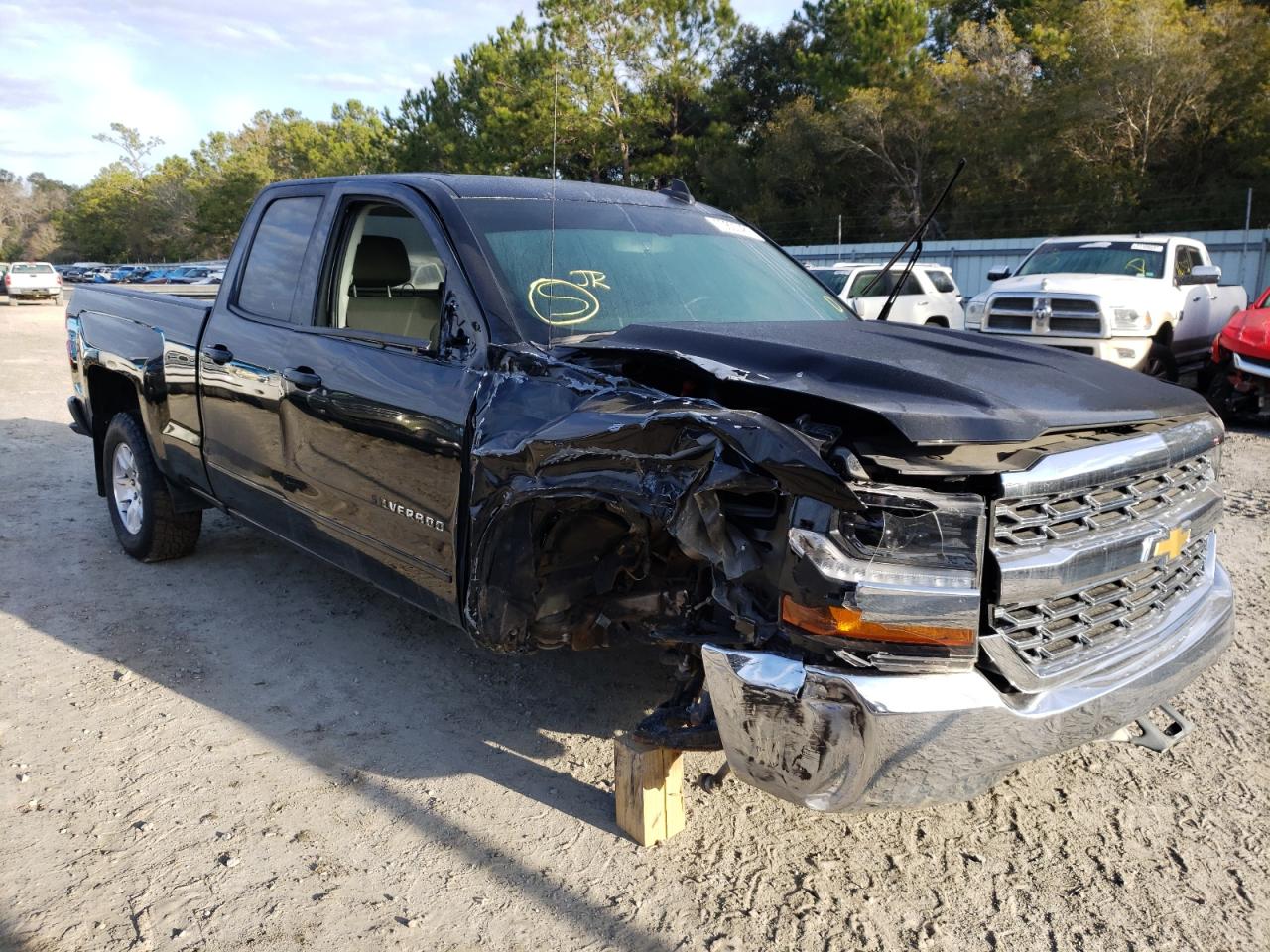 CHEVROLET SILVERADO 2018 with VIN 1GCRCREC6JZ180586 - Photo from auction