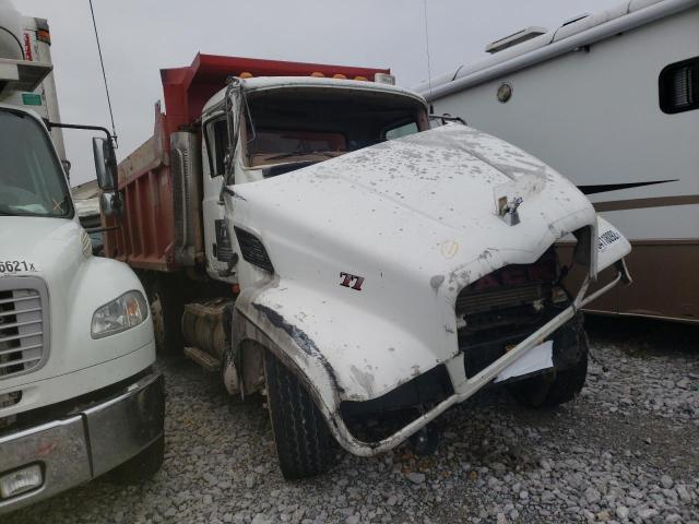 MACK 700 CV700 2005 с VIN 1M2AG11C45M021167 - Фото с аукциона