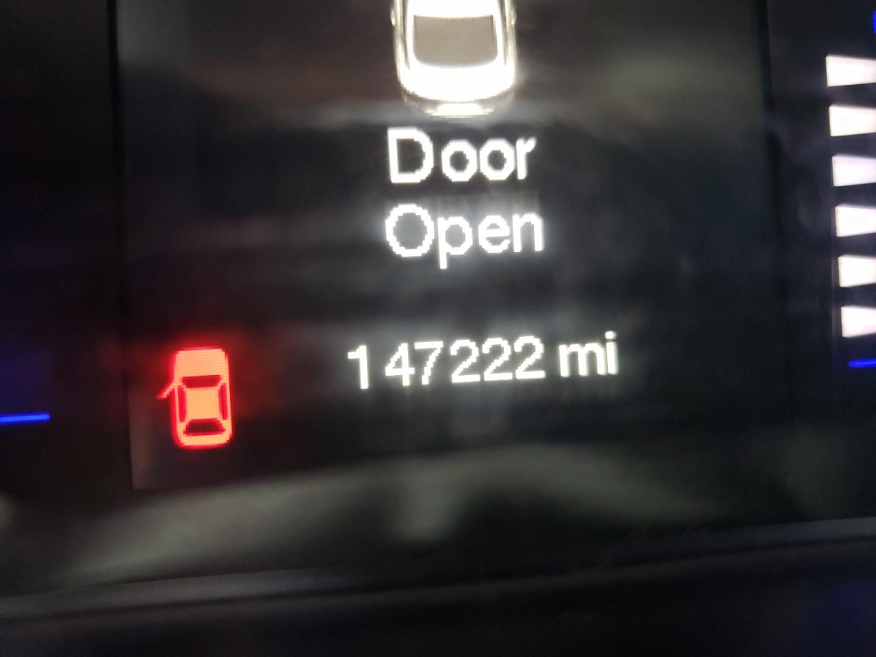 Photo 8 from auction – 2015 CHRYSLER 200 LIMITE with VIN 1C3CCCABXFN676588