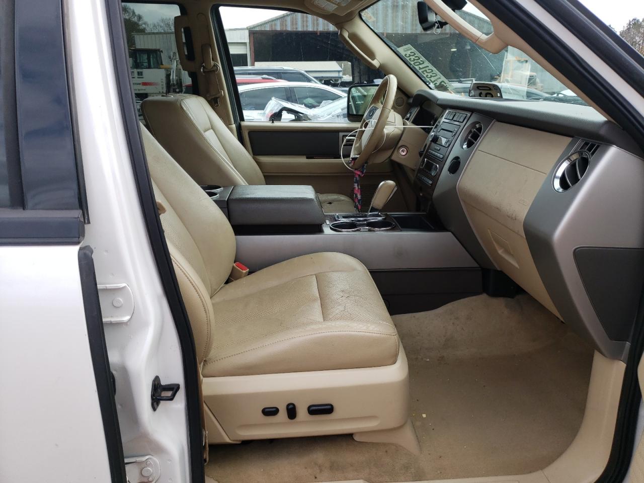 Photo 5 from auction – 2011 FORD EXPEDITION with VIN 1FMJU1H50BEF12809
