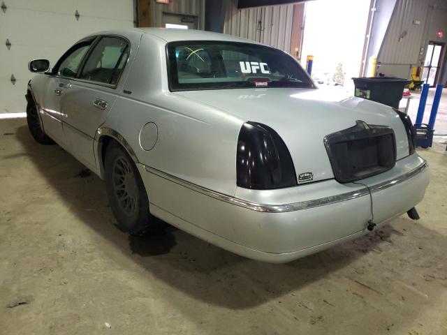 Photo 3 from auction – 2000 LINCOLN TOWN CAR S with VIN 1LNHM82W7YY919476