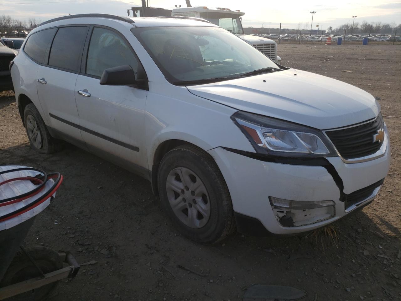 Photo 1 from auction – 2017 CHEVROLET TRAVERSE L with VIN 1GNKRFKD1HJ277951