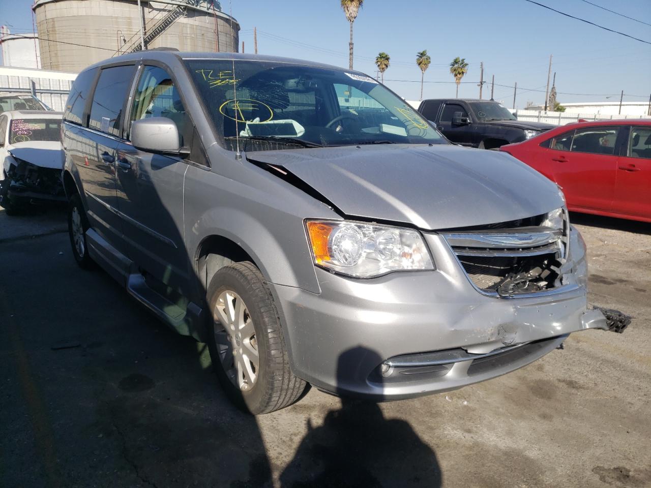 CHRYSLER TOWN & COU 2015 with VIN 2C4RC1BG3FR609693 - Photo from auction
