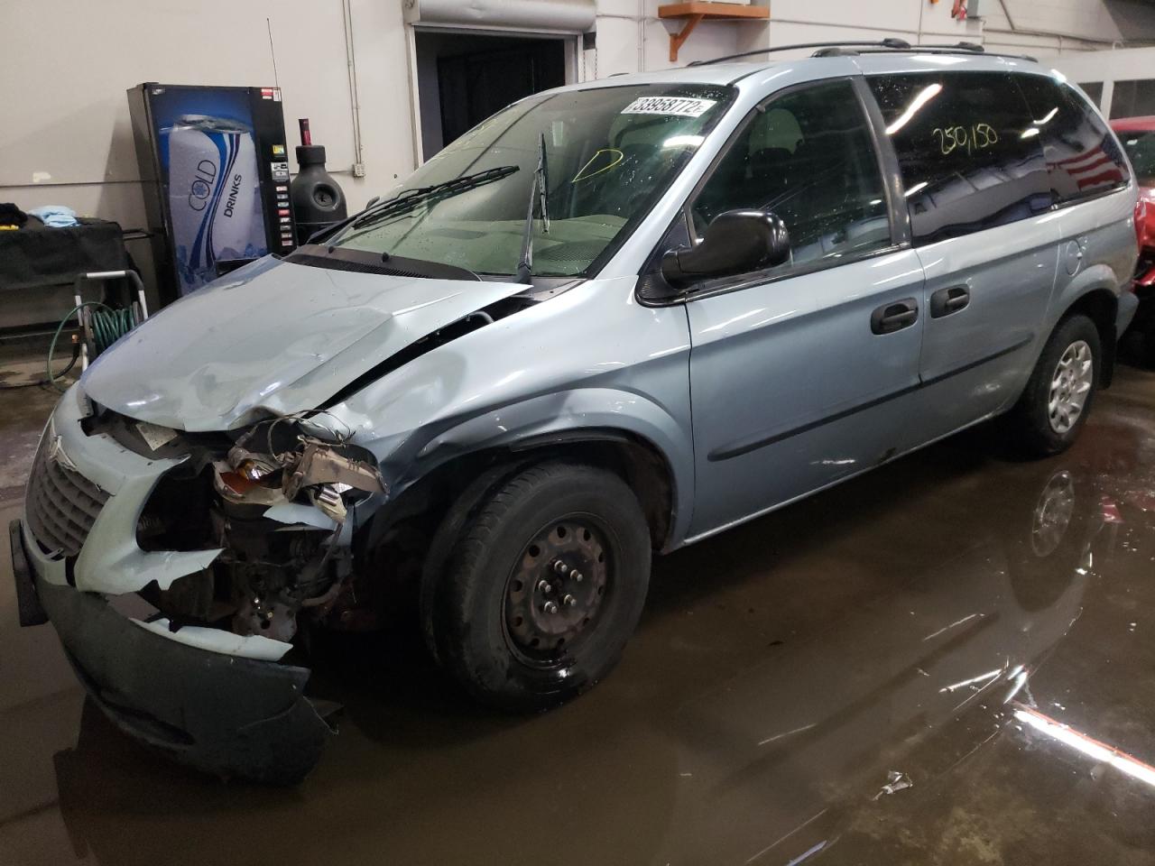 Photo 2 from auction – 2002 CHRYSLER VOYAGER with VIN 1C4GJ25322B742479