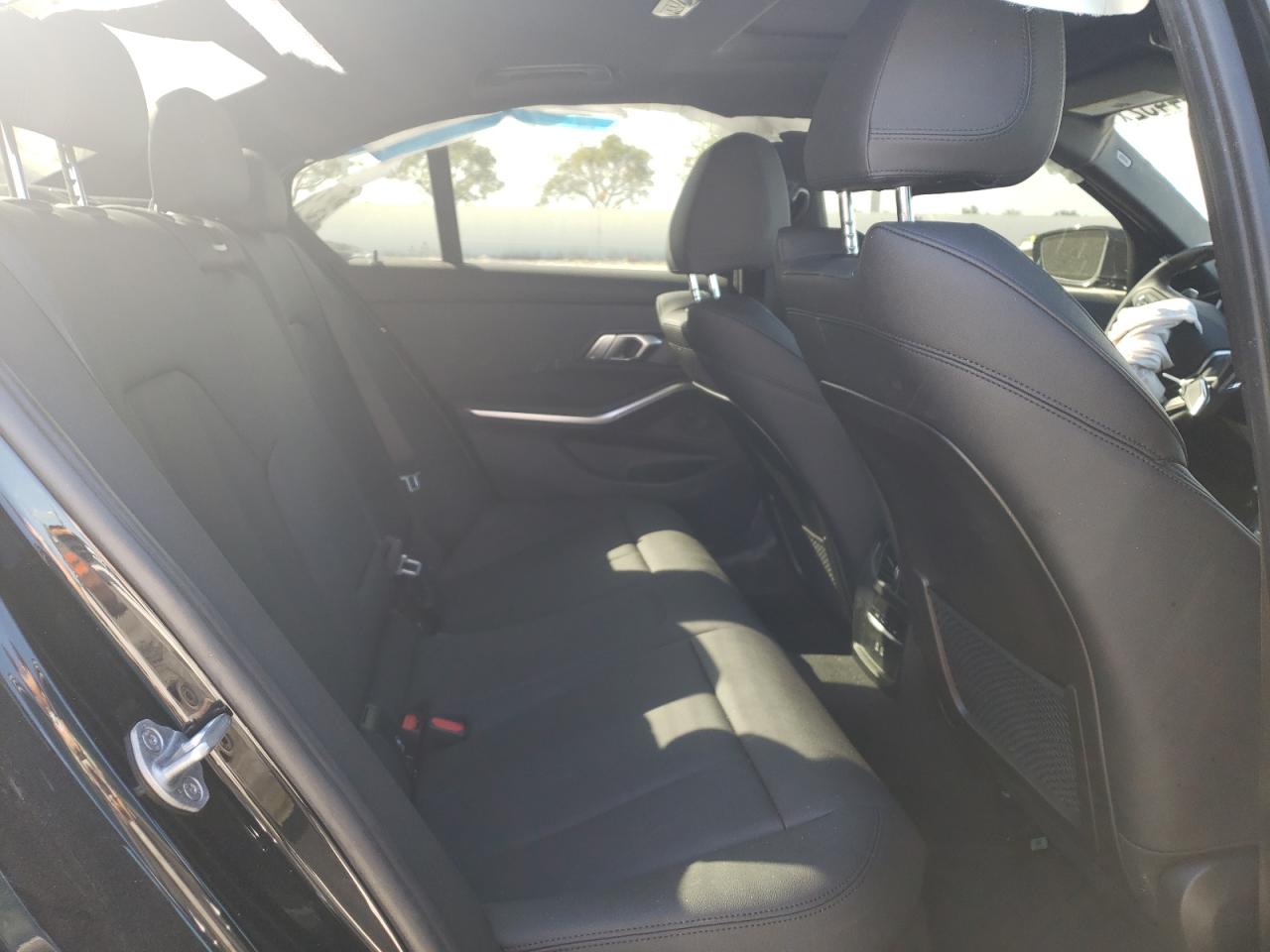 Photo 6 from auction – 2021 BMW 330I with VIN 3MW5R1J00M8B95770