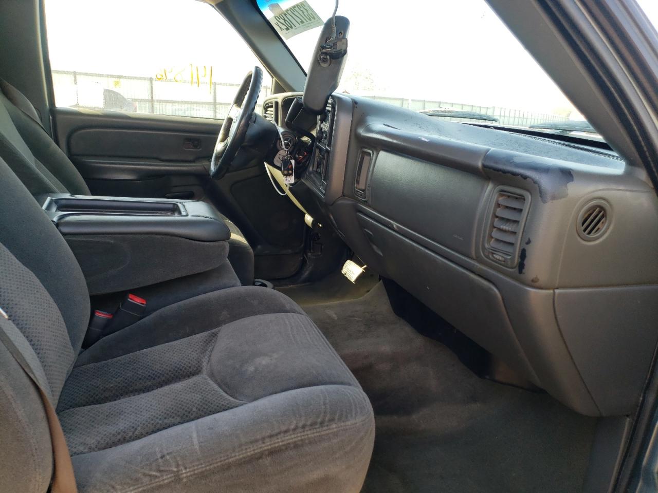 Photo 5 from auction – 2004 CHEVROLET SILVERADO with VIN 2GCEC19V741145466