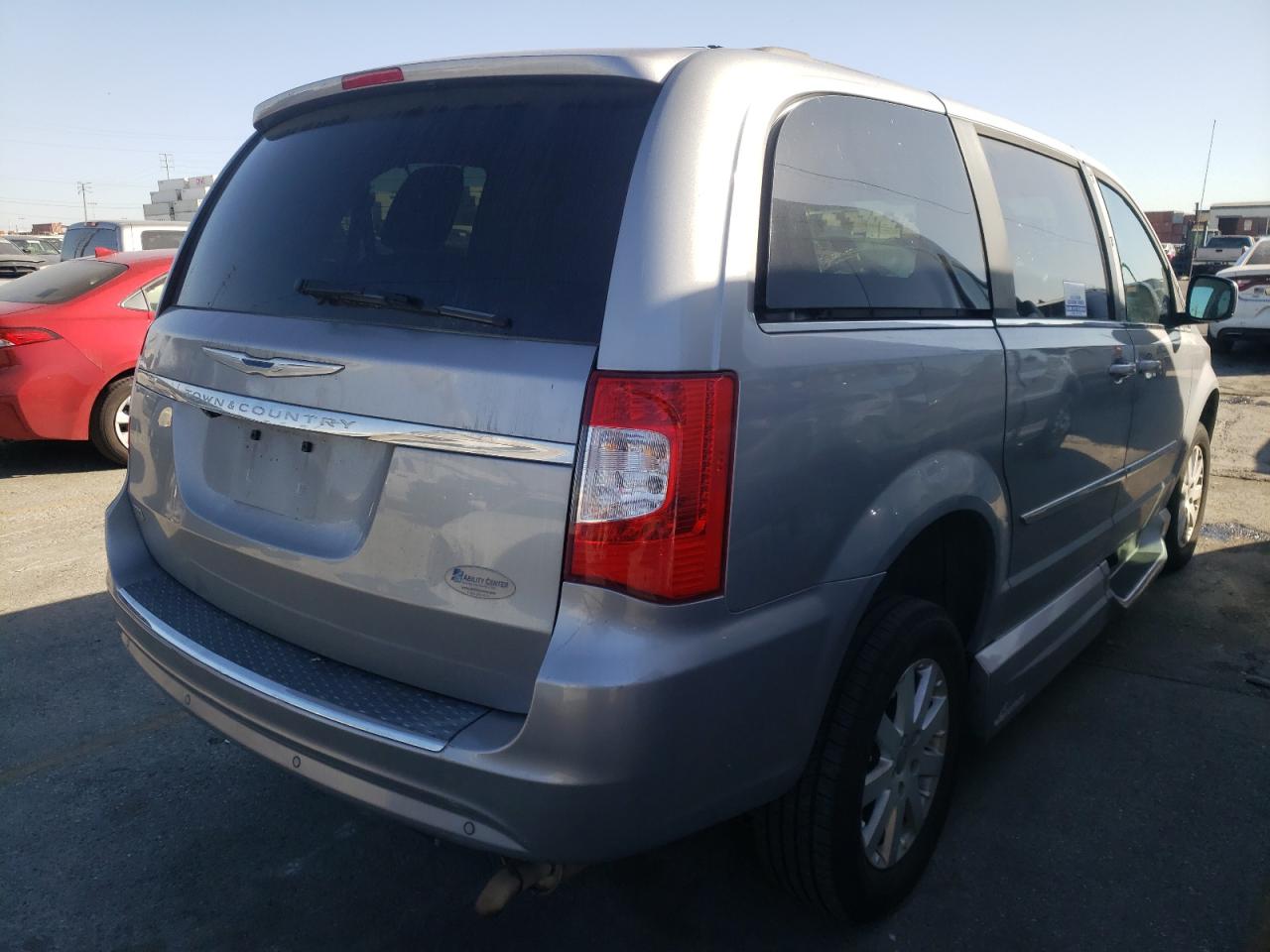 Photo 4 from auction – 2015 CHRYSLER TOWN & COU with VIN 2C4RC1BG3FR609693