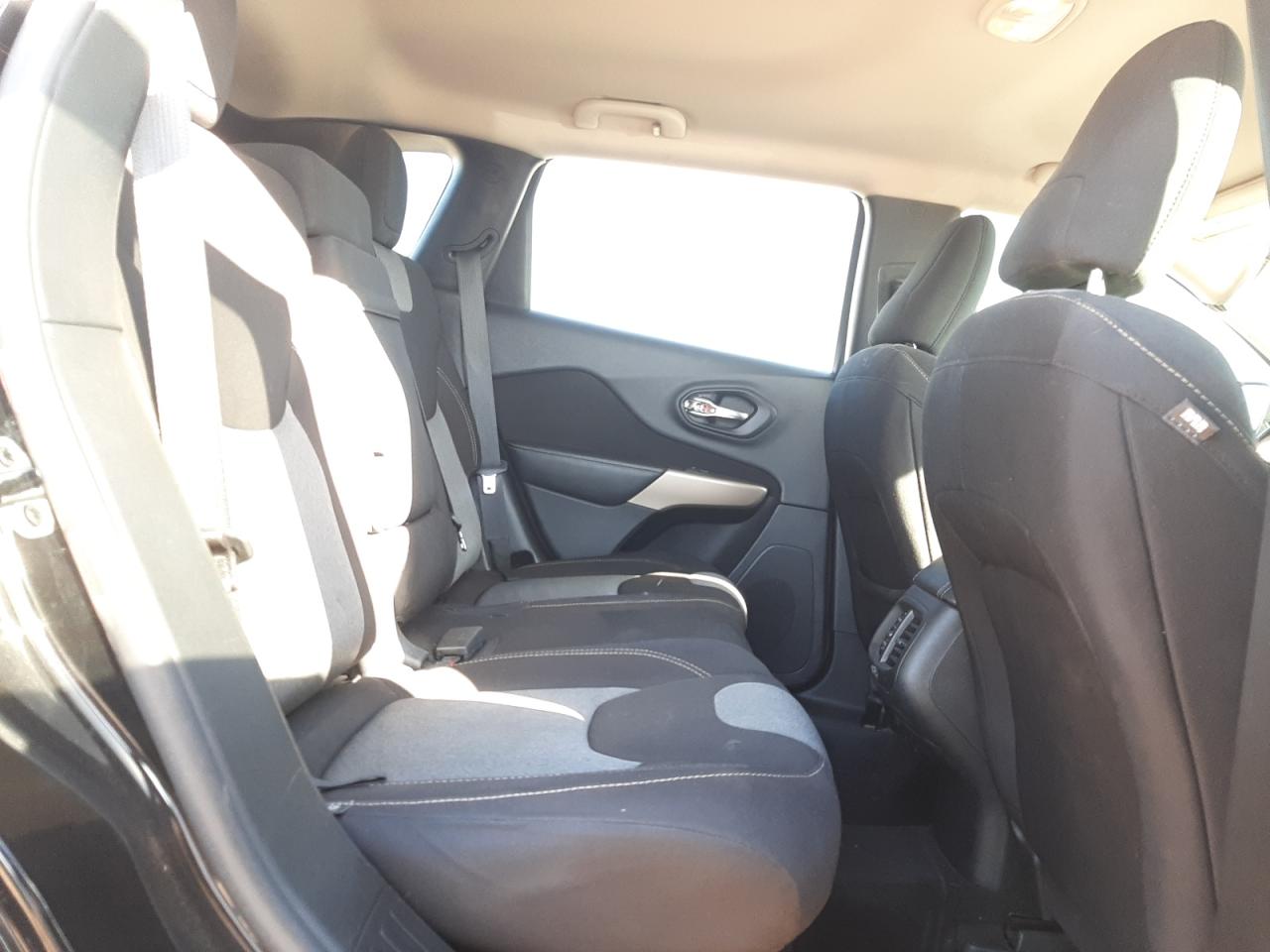 Photo 6 from auction – 2018 JEEP CHEROKEE L with VIN 1C4PJLCX5JD605986