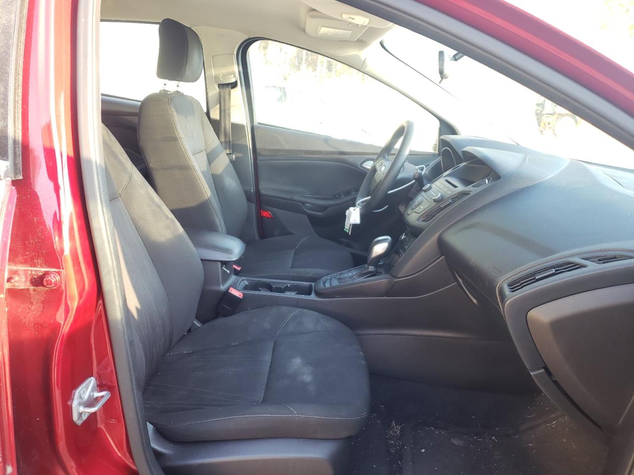 Photo 5 from auction – 2016 FORD FOCUS SE with VIN 1FADP3F26GL381486