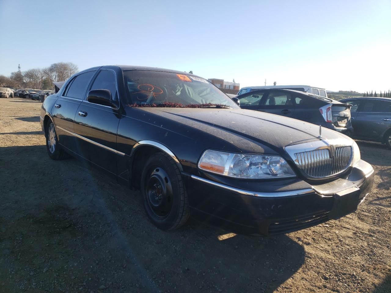 LINCOLN TOWNCAR 2004 with VIN 1LNHM83W74Y658357 - Photo from auction