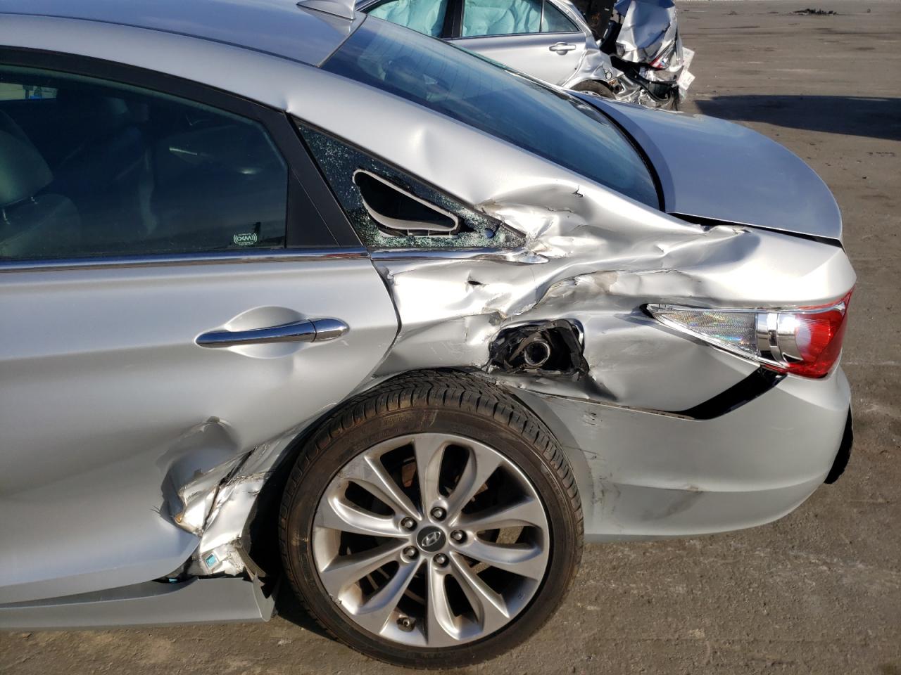 Photo 9 from auction – 2011 HYUNDAI SONATA SE with VIN 5NPEC4AB8BH260317