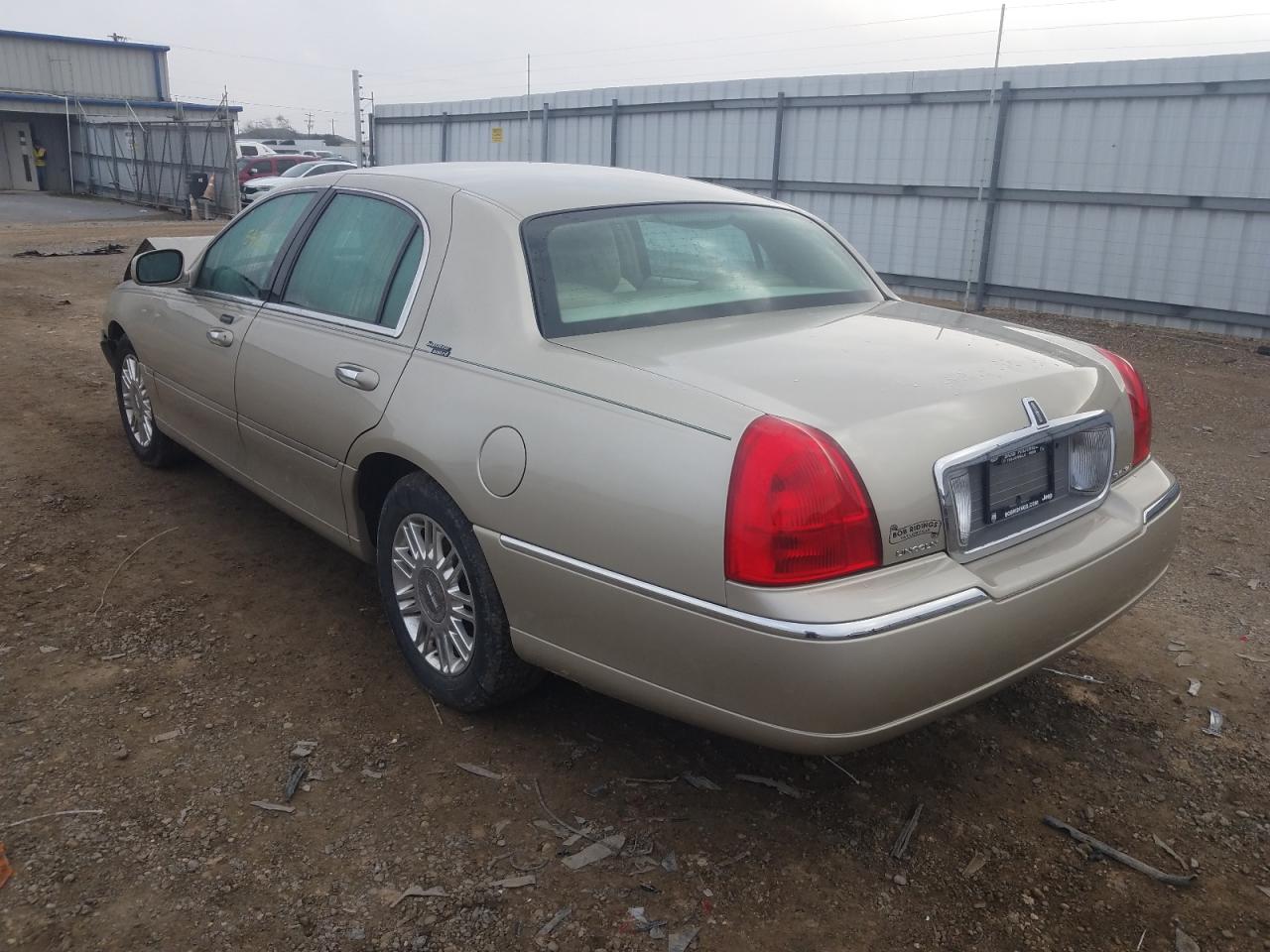 Photo 3 from auction – 2011 LINCOLN TOWN CAR S with VIN 2LNBL8CV0BX750620