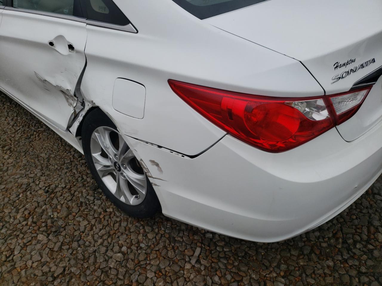 Photo 9 from auction – 2011 HYUNDAI SONATA SE with VIN 5NPEC4AC4BH143147