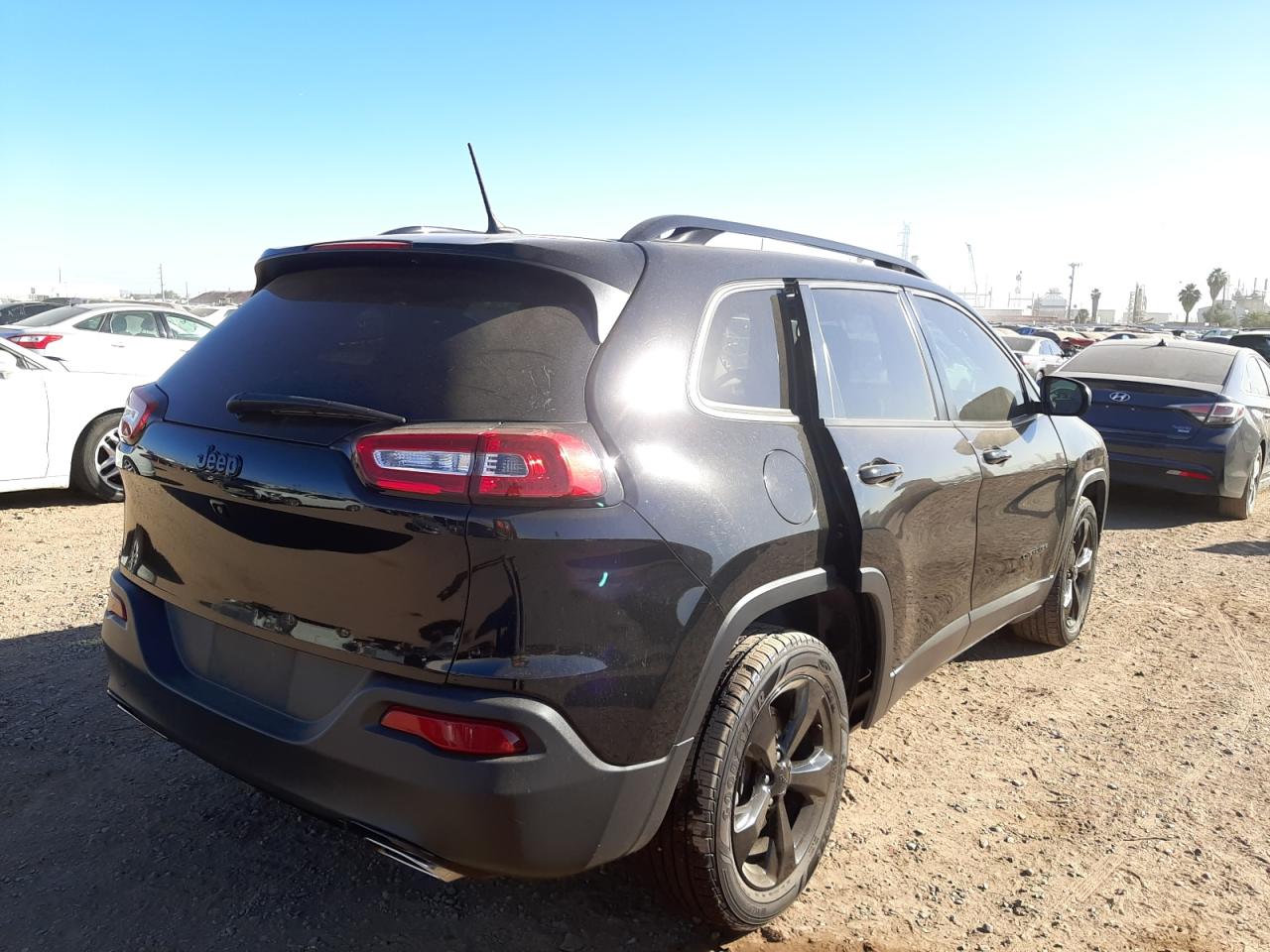 Photo 4 from auction – 2018 JEEP CHEROKEE L with VIN 1C4PJLCX5JD605986