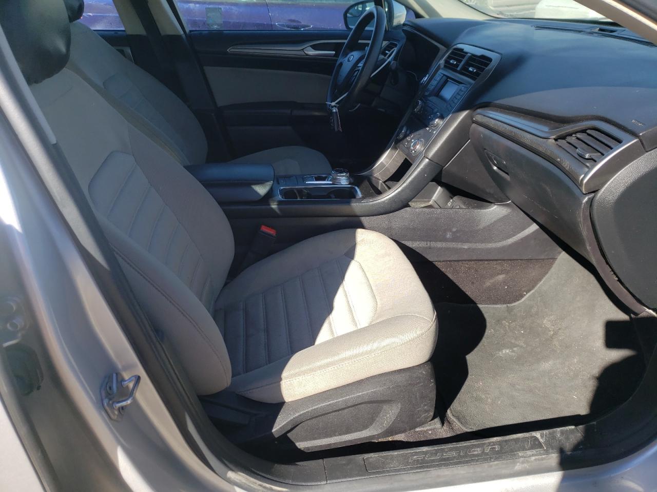 Photo 5 from auction – 2017 FORD FUSION S with VIN 3FA6P0G77HR216082