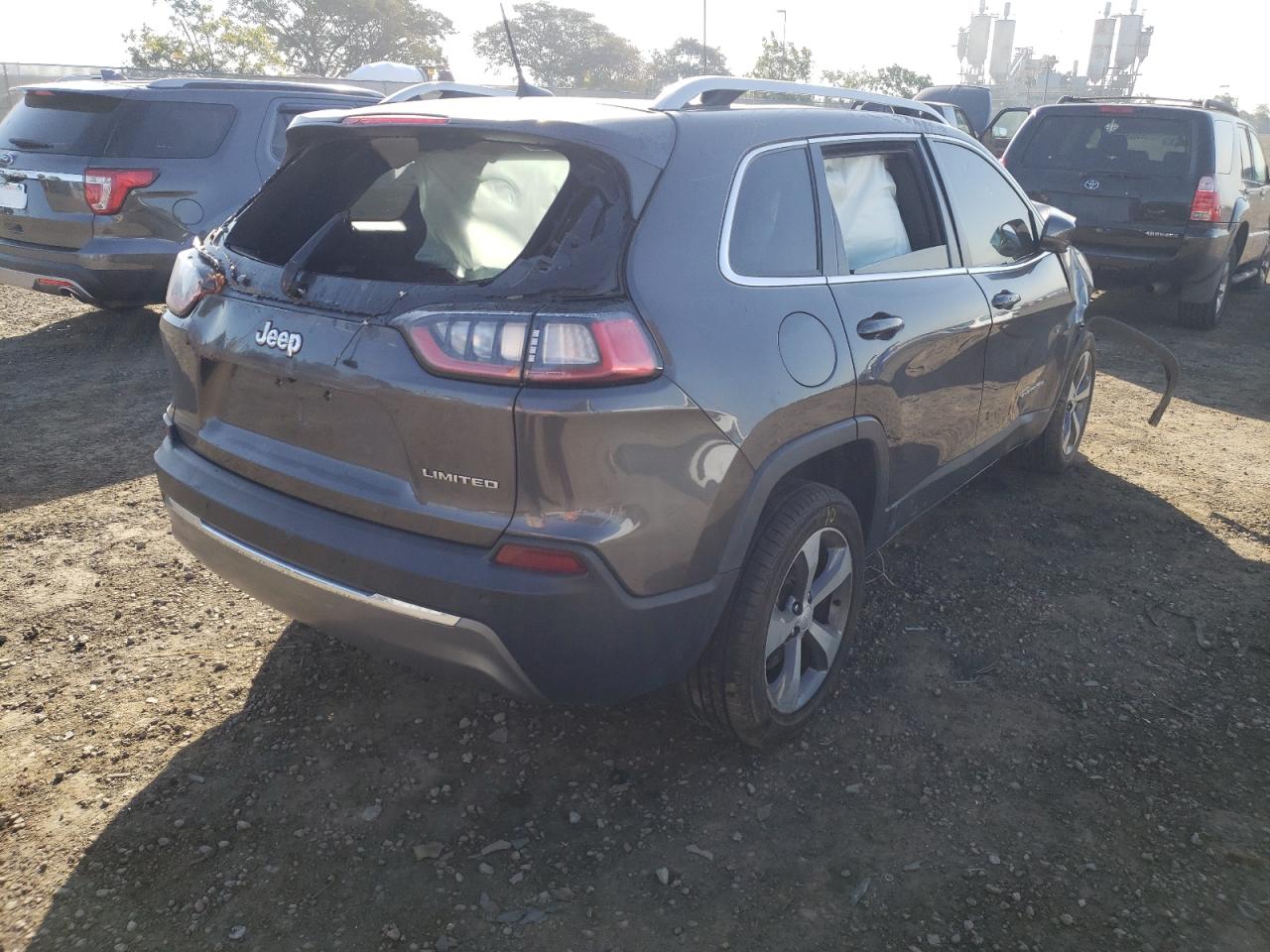 Photo 4 from auction – 2019 JEEP CHEROKEE L with VIN 1C4PJLDB0KD454656