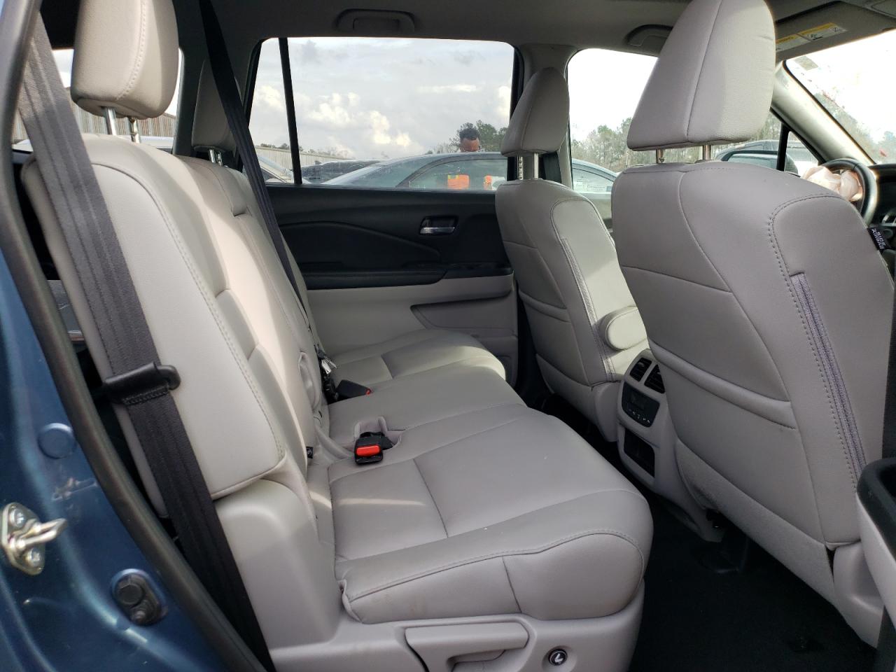 Photo 6 from auction – 2017 HONDA PILOT EXL with VIN 5FNYF5H51HB008605