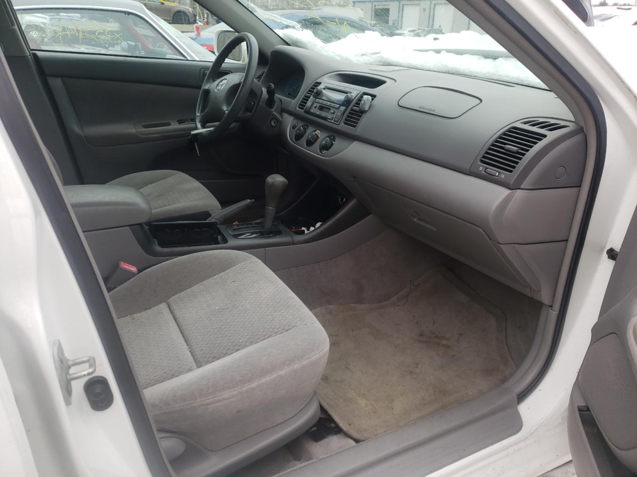 Photo 5 from auction – 2002 TOYOTA CAMRY LE with VIN 4T1BE32K92U045990
