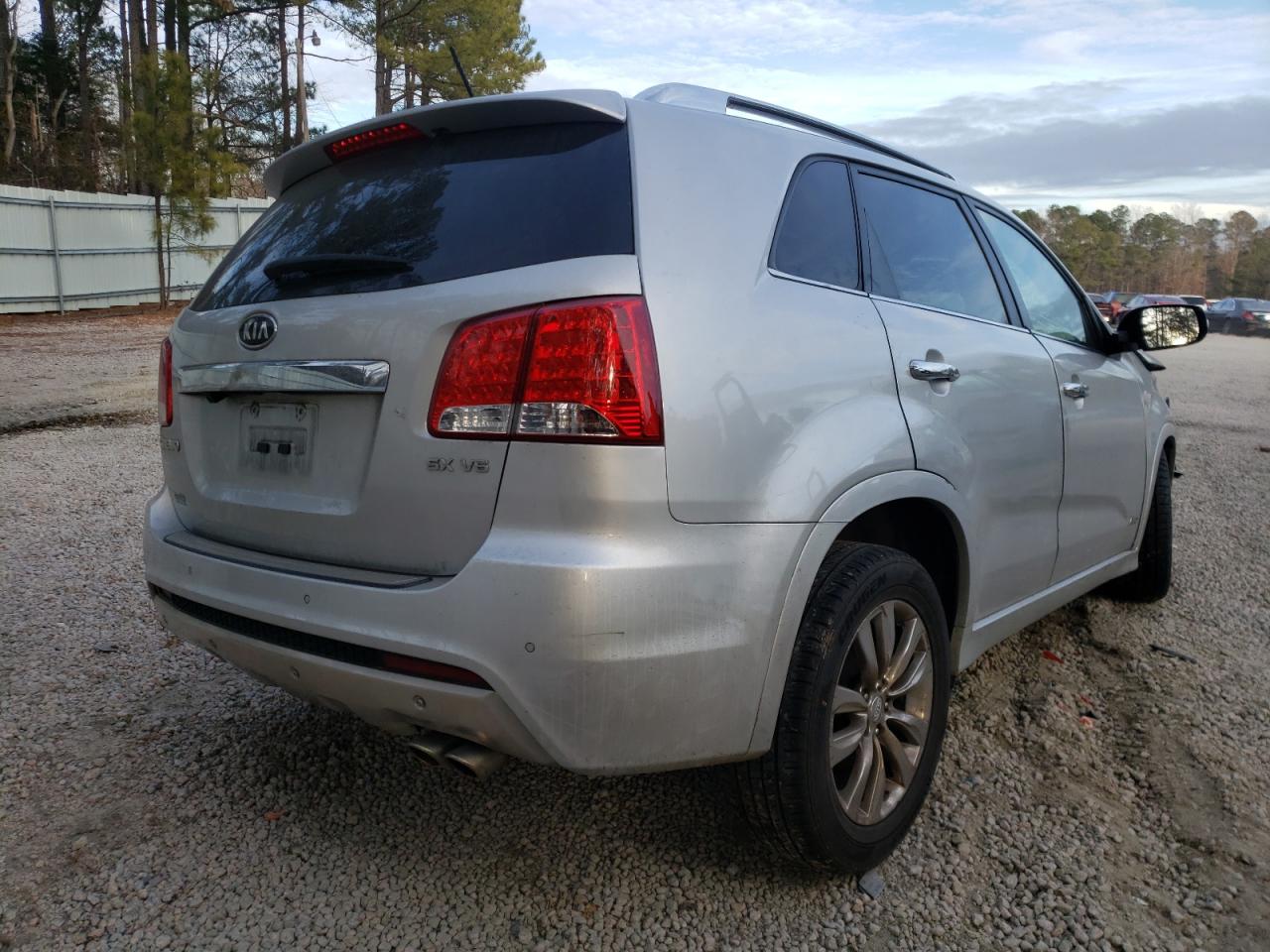 Photo 4 from auction – 2012 KIA SORENTO SX with VIN 5XYKWDA27CG287771