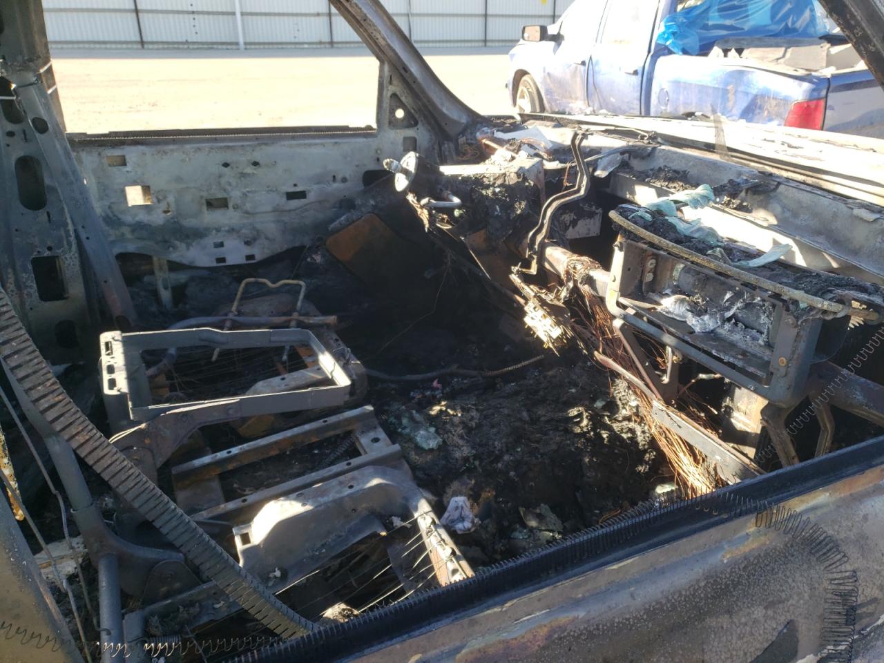 Photo 5 from auction – 1999 CHEVROLET SILVERADO with VIN 2GCEC19W0X1293603