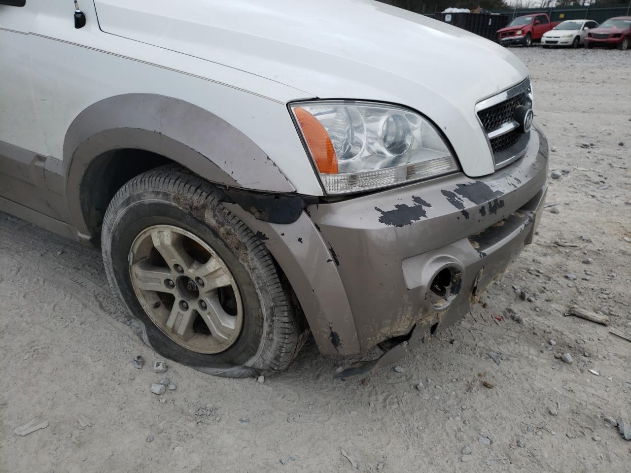 Photo 9 from auction – 2004 KIA SORENTO EX with VIN KNDJC733945226864