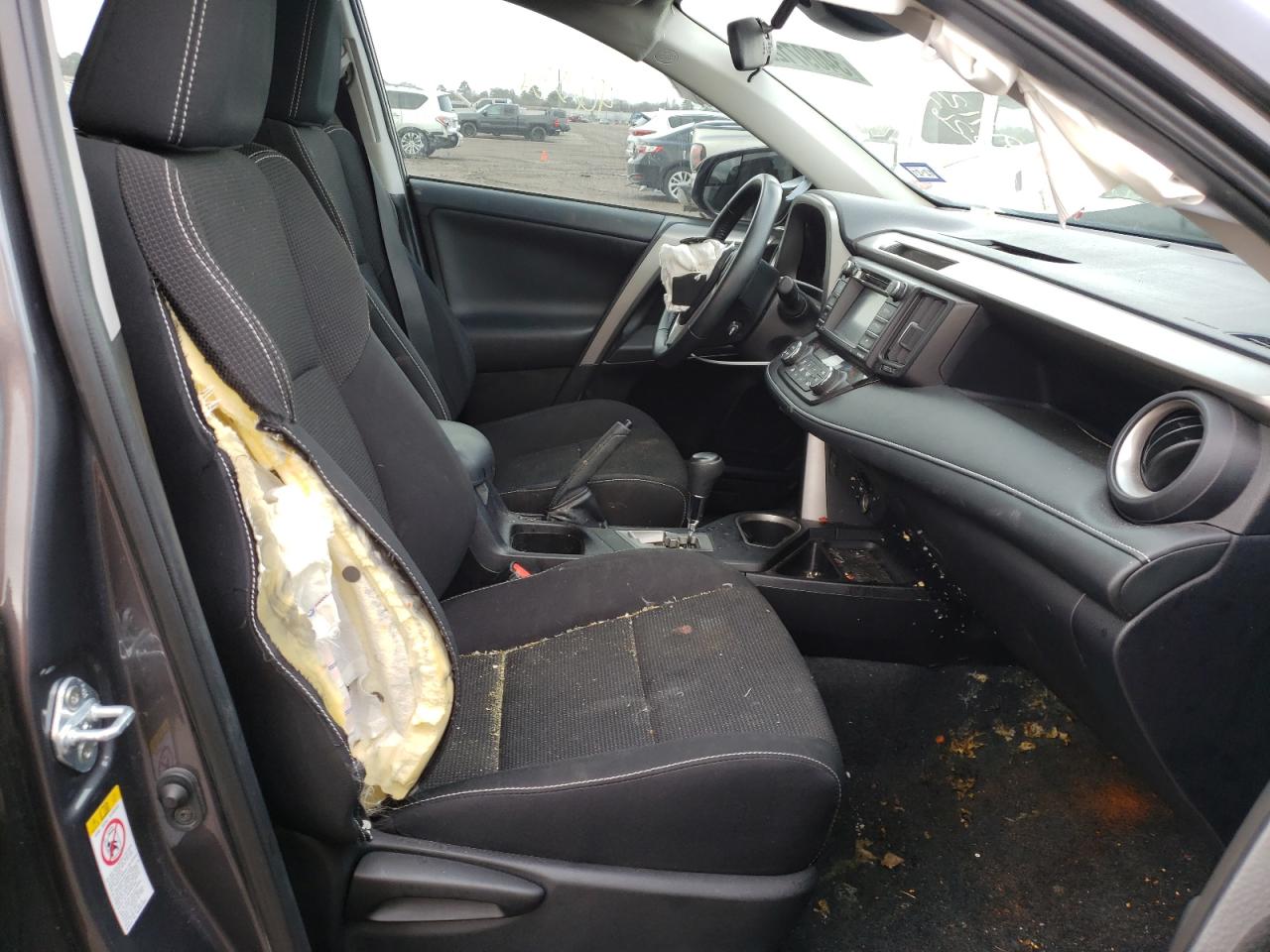 Photo 5 from auction – 2017 TOYOTA RAV4 XLE with VIN 2T3WFREVXHW322671