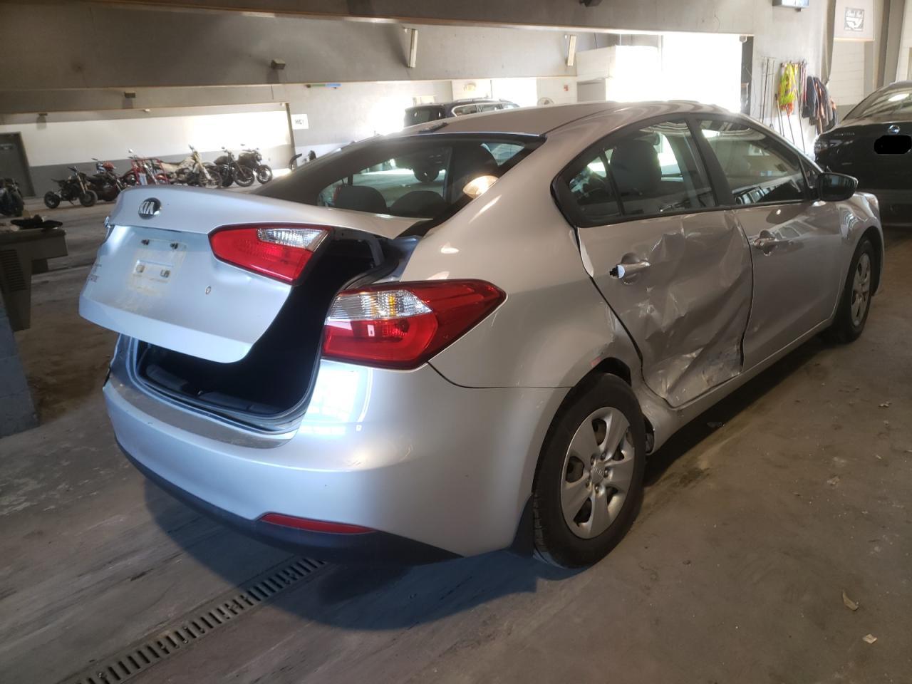 Photo 4 from auction – 2015 KIA FORTE LX with VIN KNAFK4A60F5349649