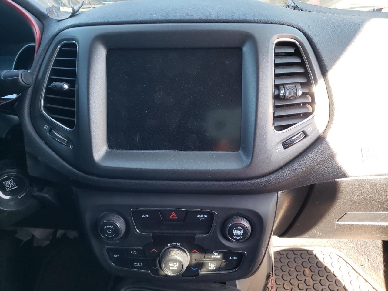 Photo 9 from auction – 2019 JEEP COMPASS TR with VIN 3C4NJDDB3KT770236