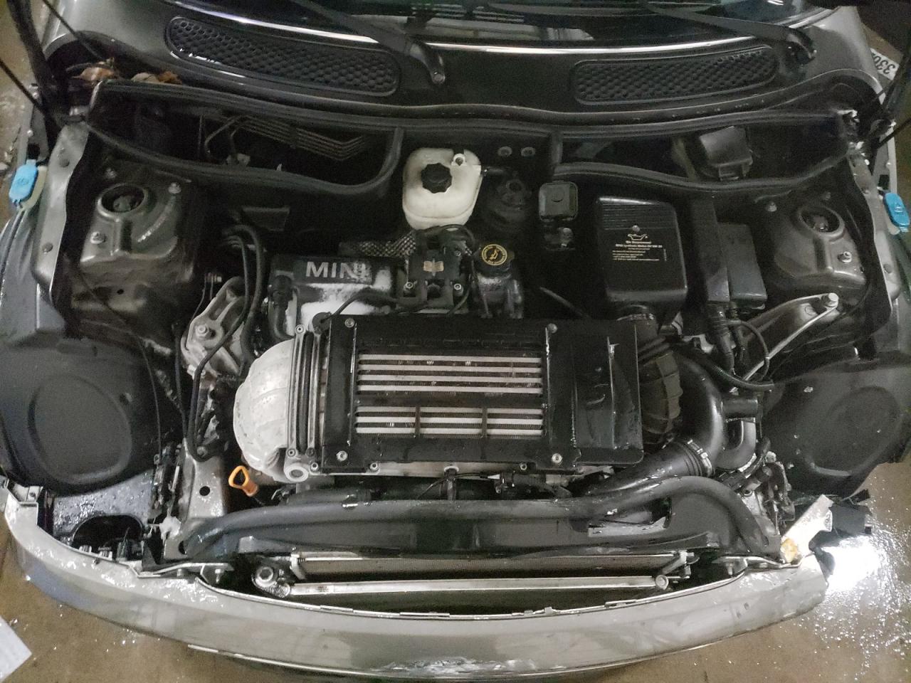 Photo 7 from auction – 2006 MINI COOPER S with VIN WMWRE33536TJ39304