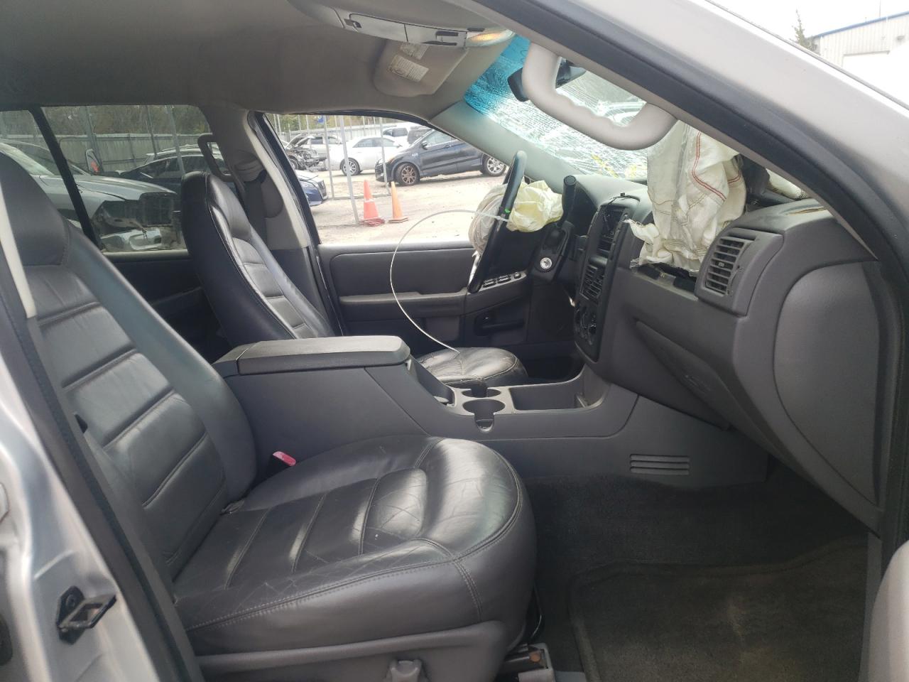 Photo 5 from auction – 2002 FORD EXPLORER X with VIN 1FMZU63EX2UB62053