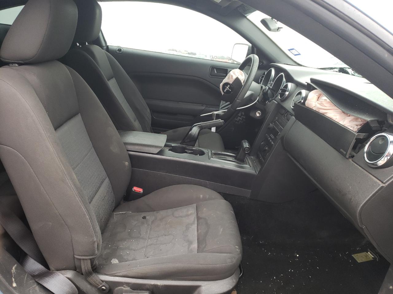 Photo 5 from auction – 2005 FORD MUSTANG with VIN 1ZVFT80N855235216