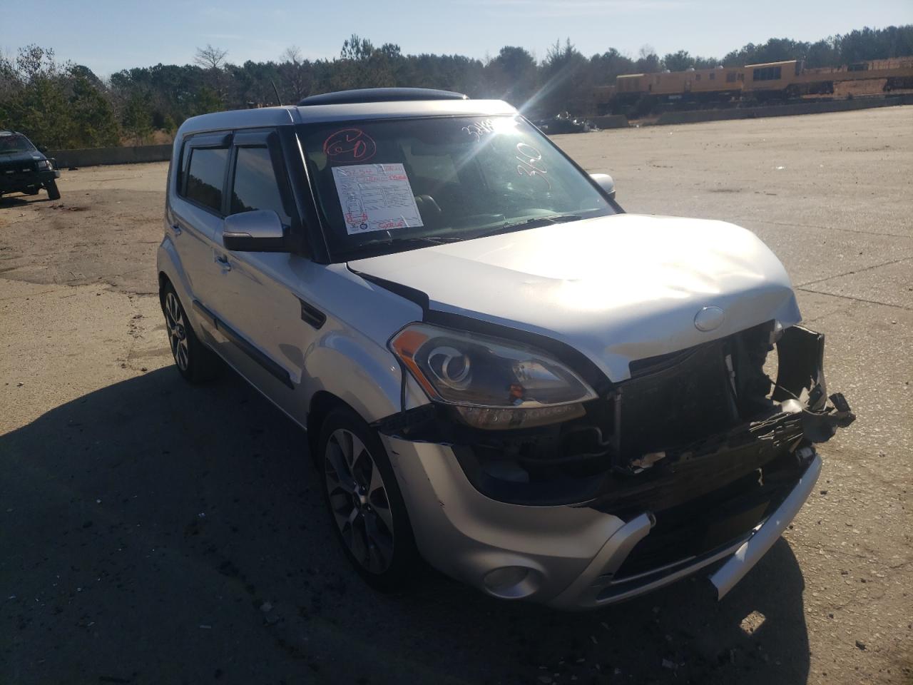 KIA SOUL + 2013 with VIN KNDJT2A6XD7588707 - Photo from auction