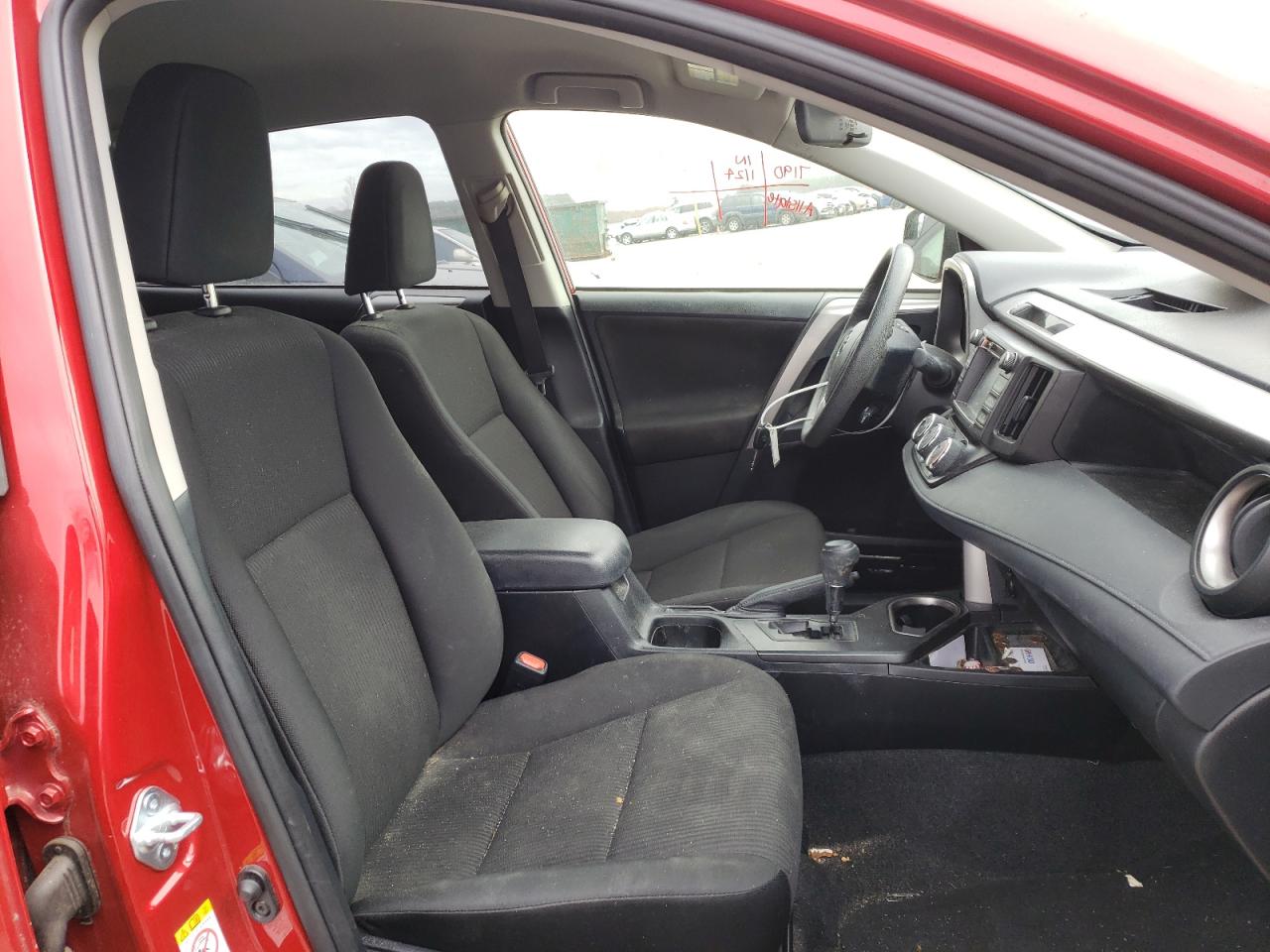 Photo 5 from auction – 2017 TOYOTA RAV4 LE with VIN JTMBFREVXHJ127148