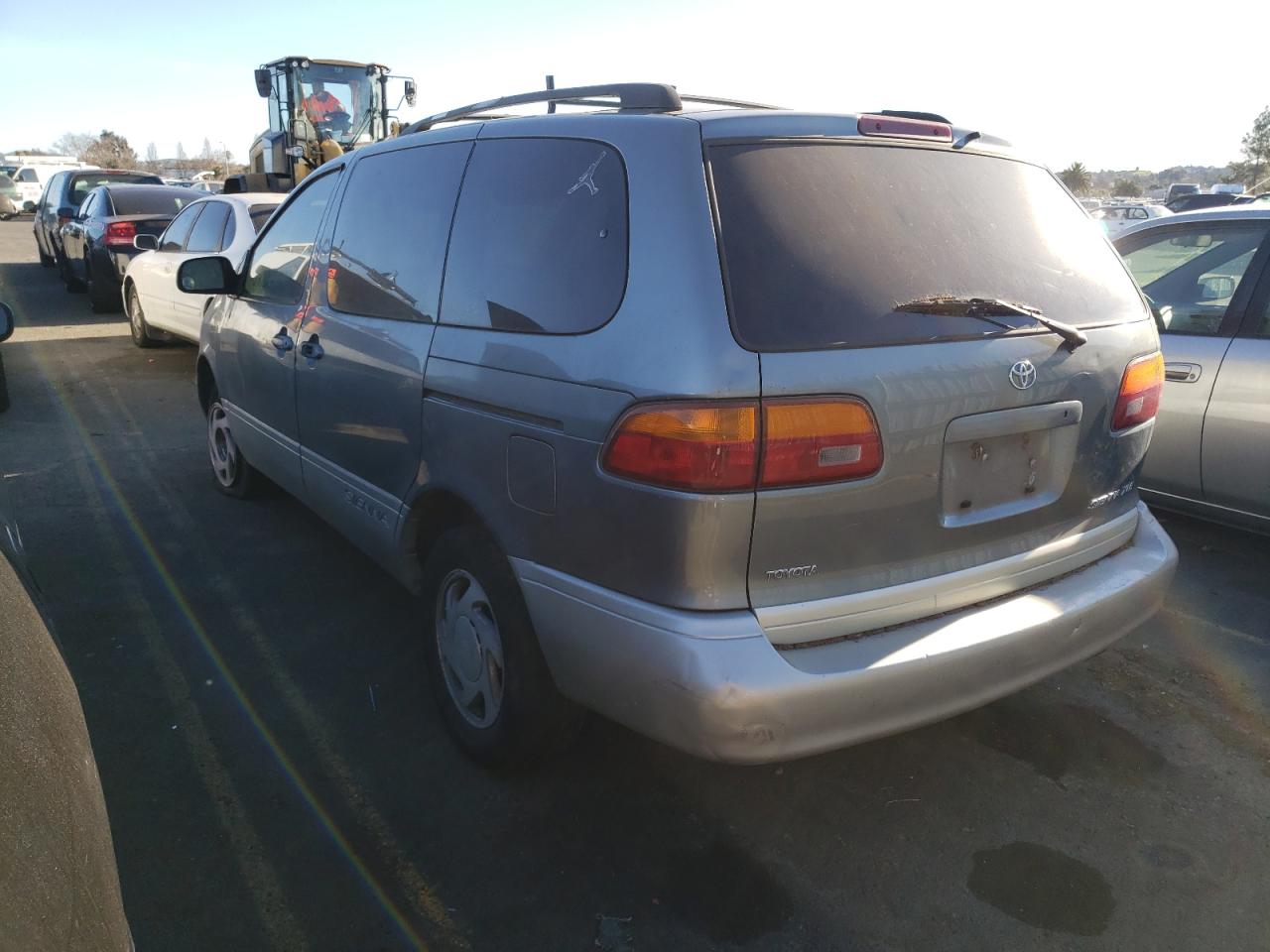Photo 3 from auction – 2000 TOYOTA SIENNA LE with VIN 4T3ZF13C6YU179279